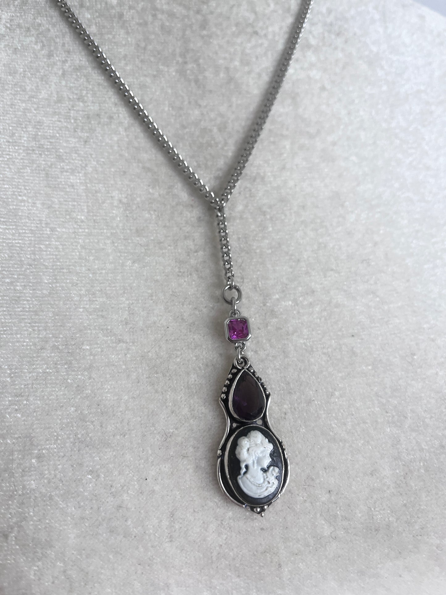 Lariat Cameo