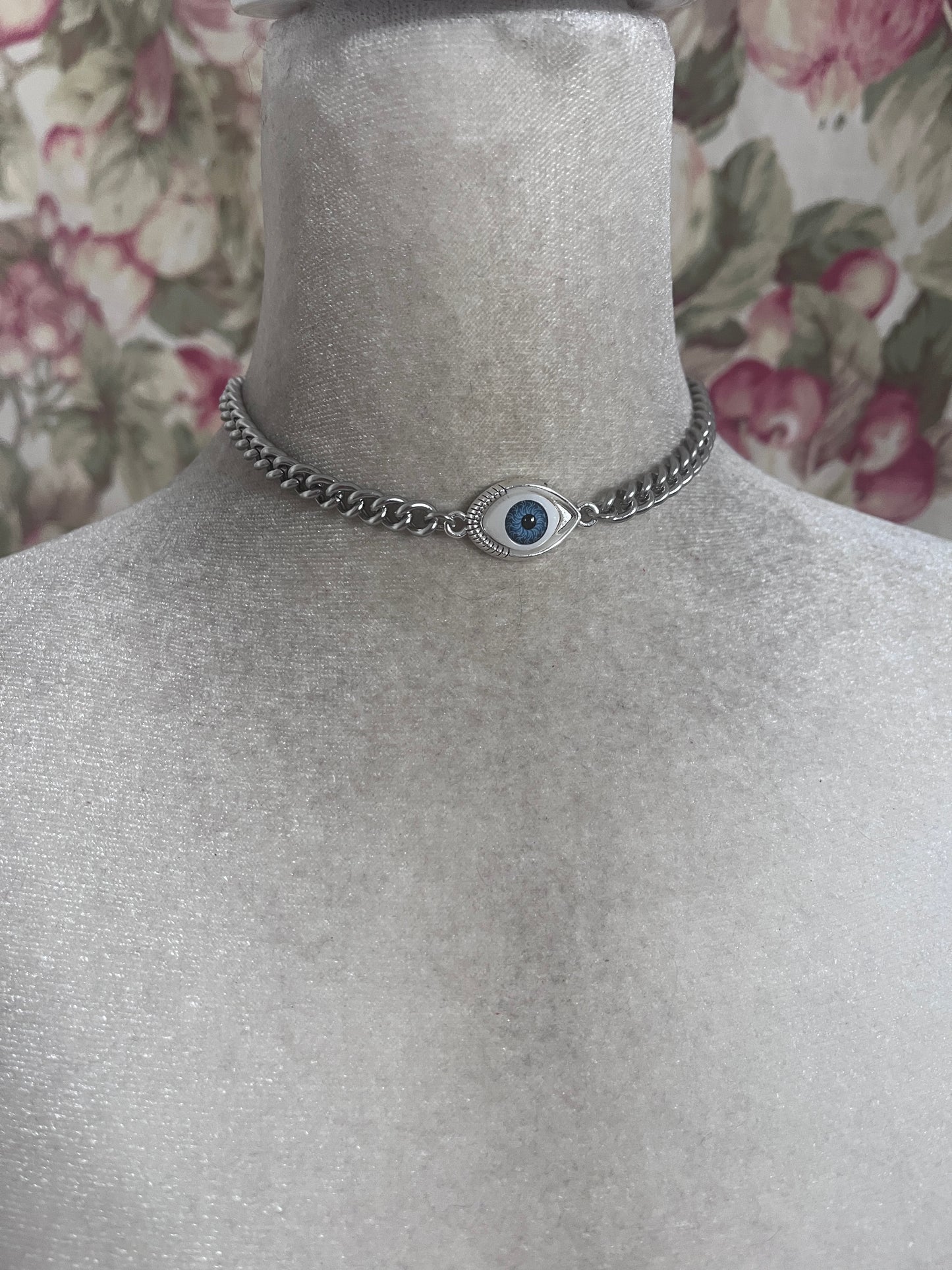 The baby blue eye choker