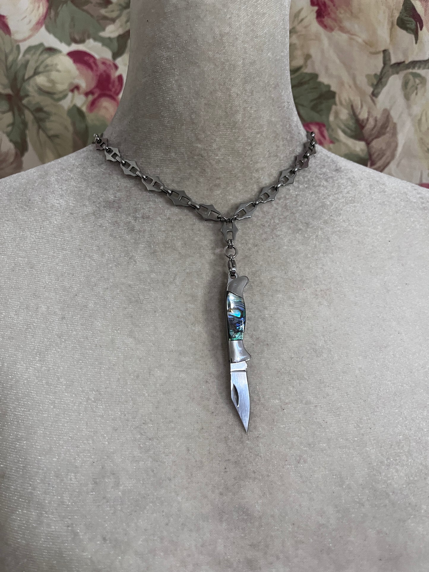 Knife lariat 2