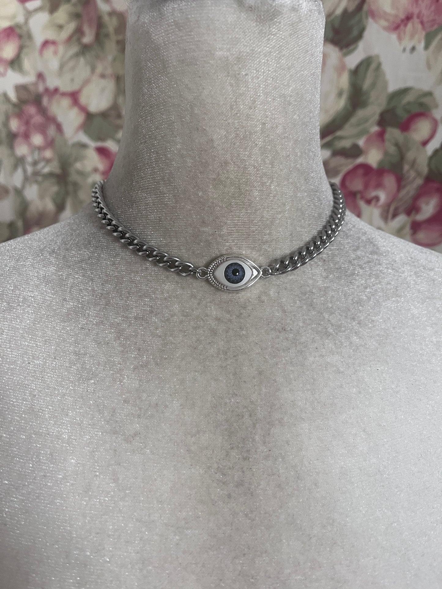 Dark blue eye choker