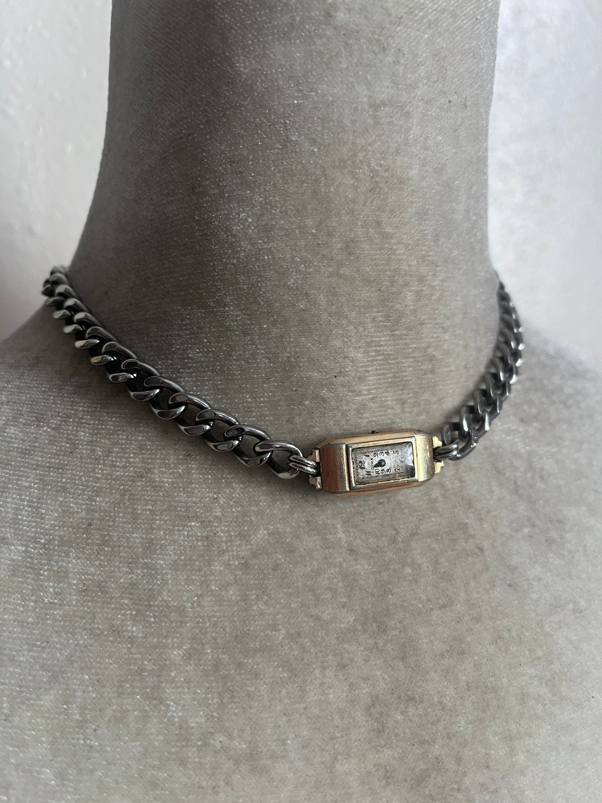 Watch choker