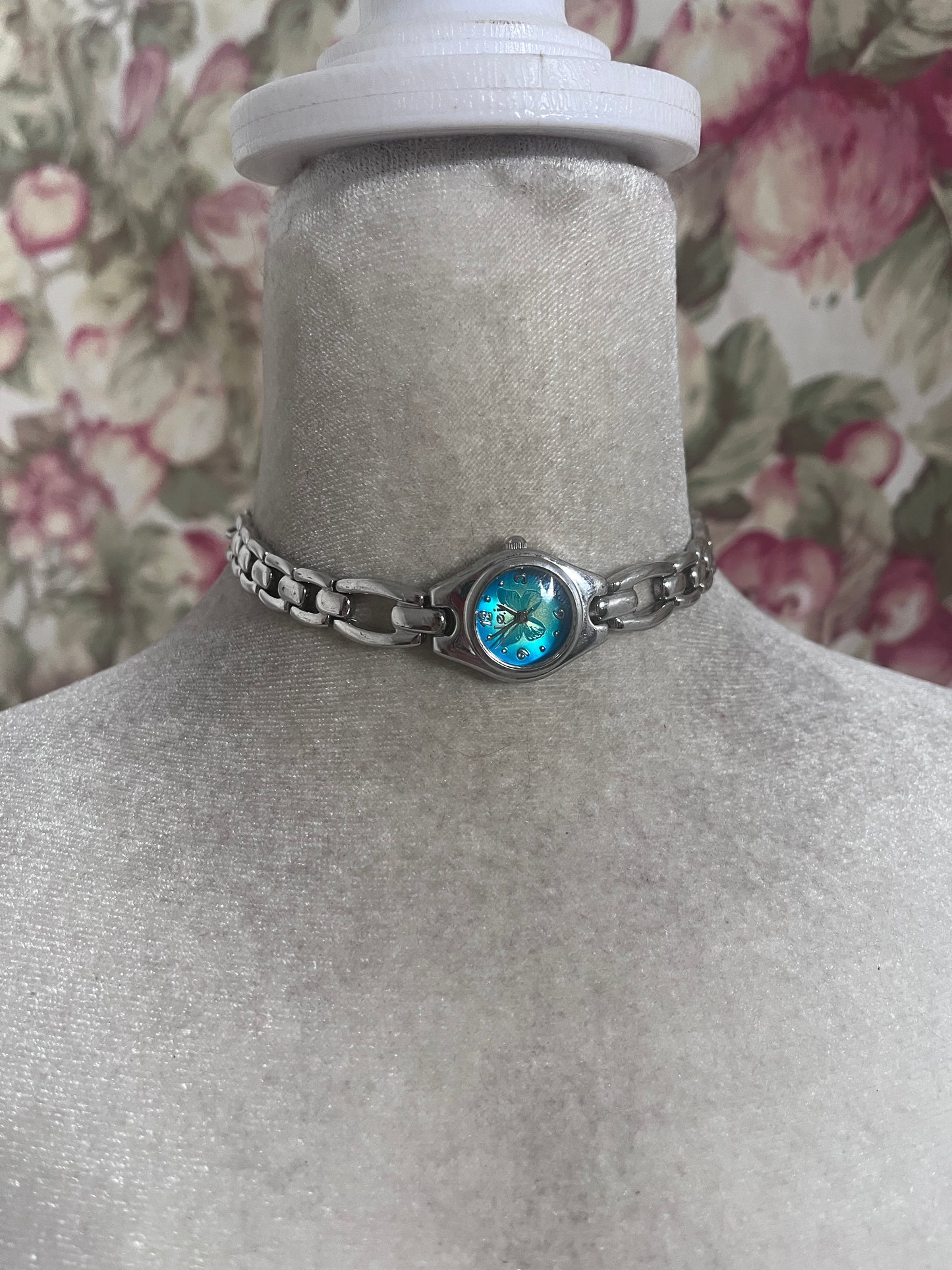 The green butterfly choker