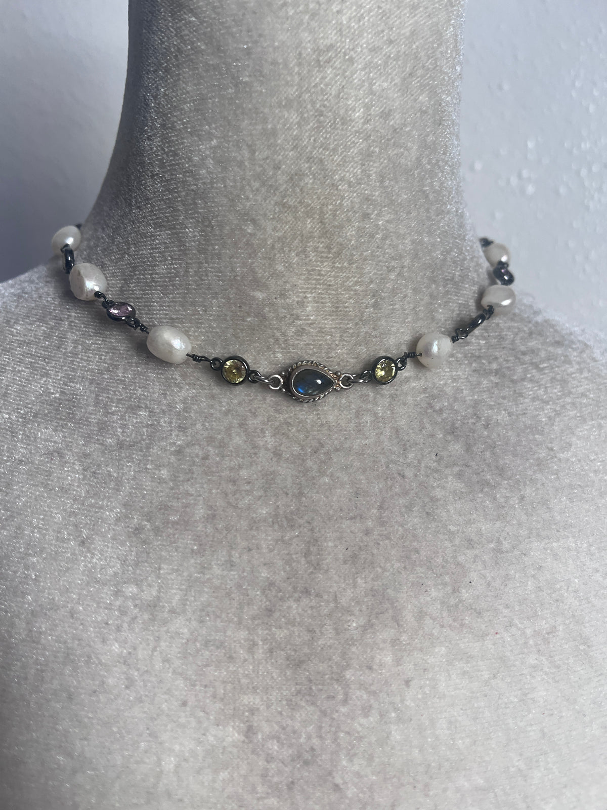 Labradorite & Fresh water pearls choker 