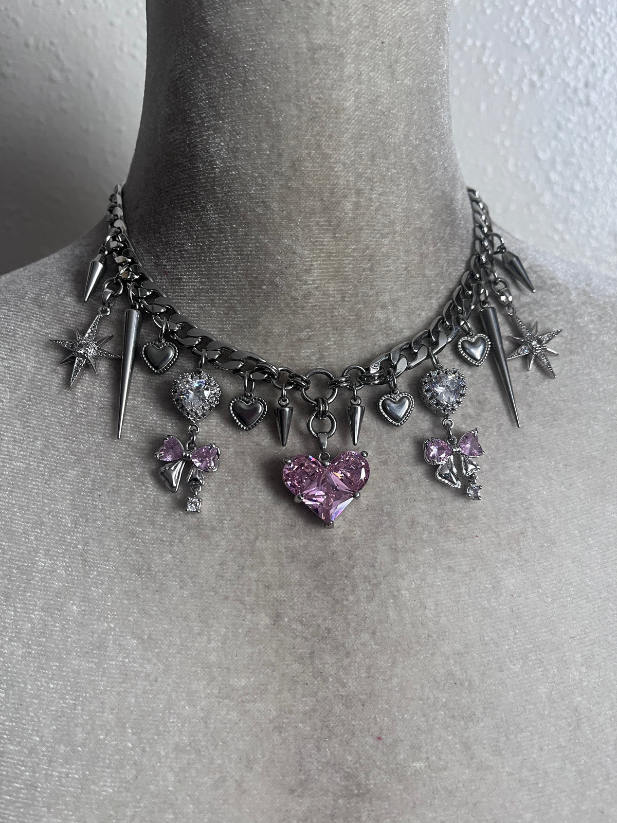She’s Charm Maxing Heart Choker