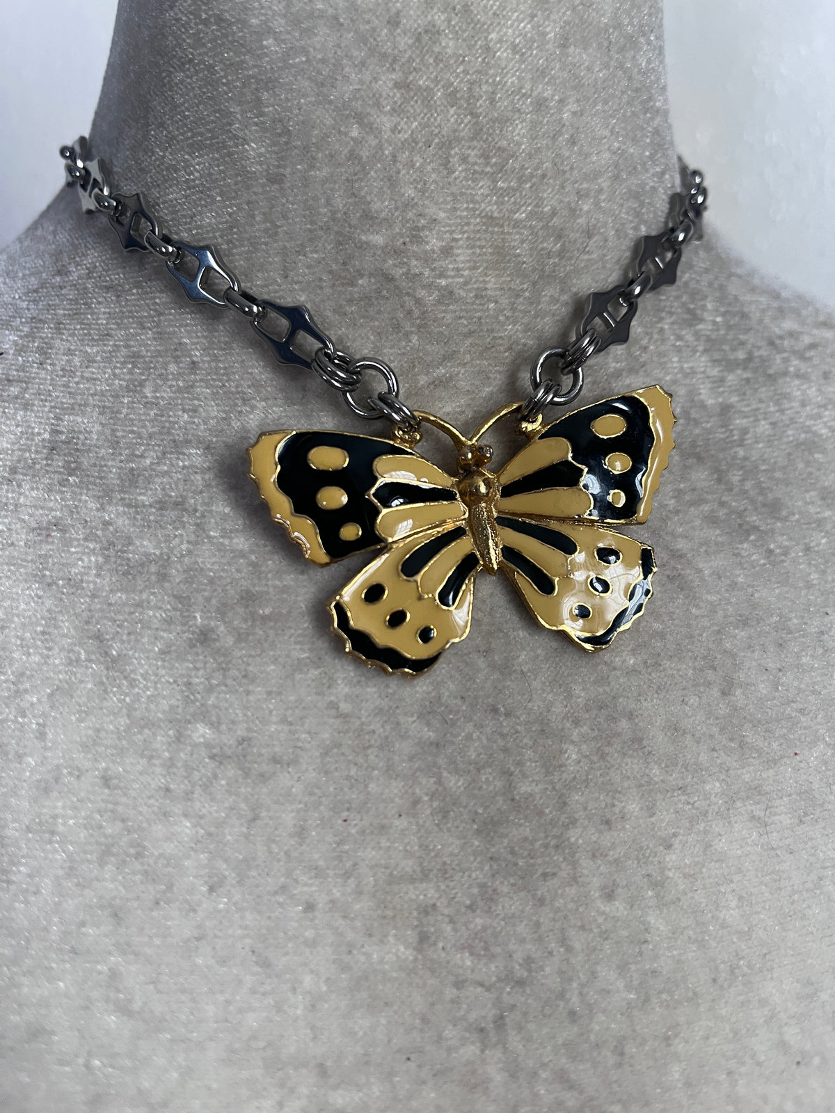 Hello butterfly choker