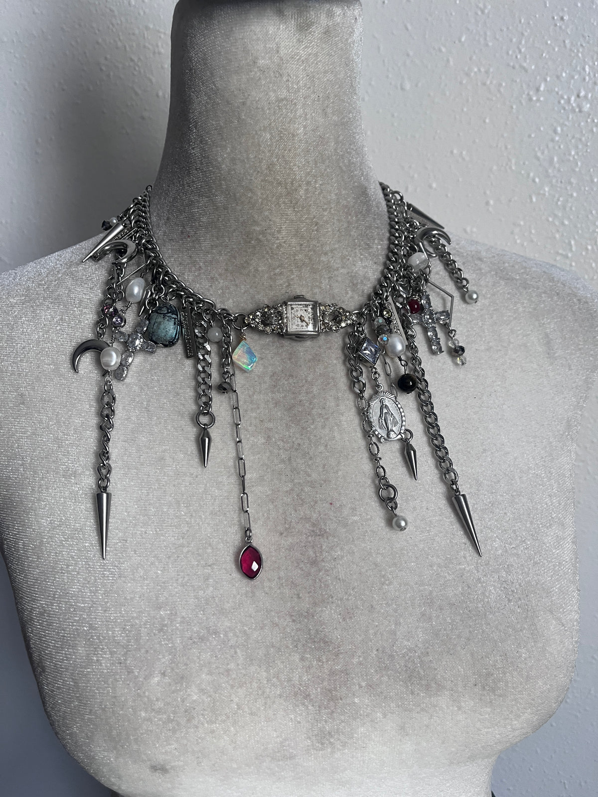 Charm Maxing Watch Choker