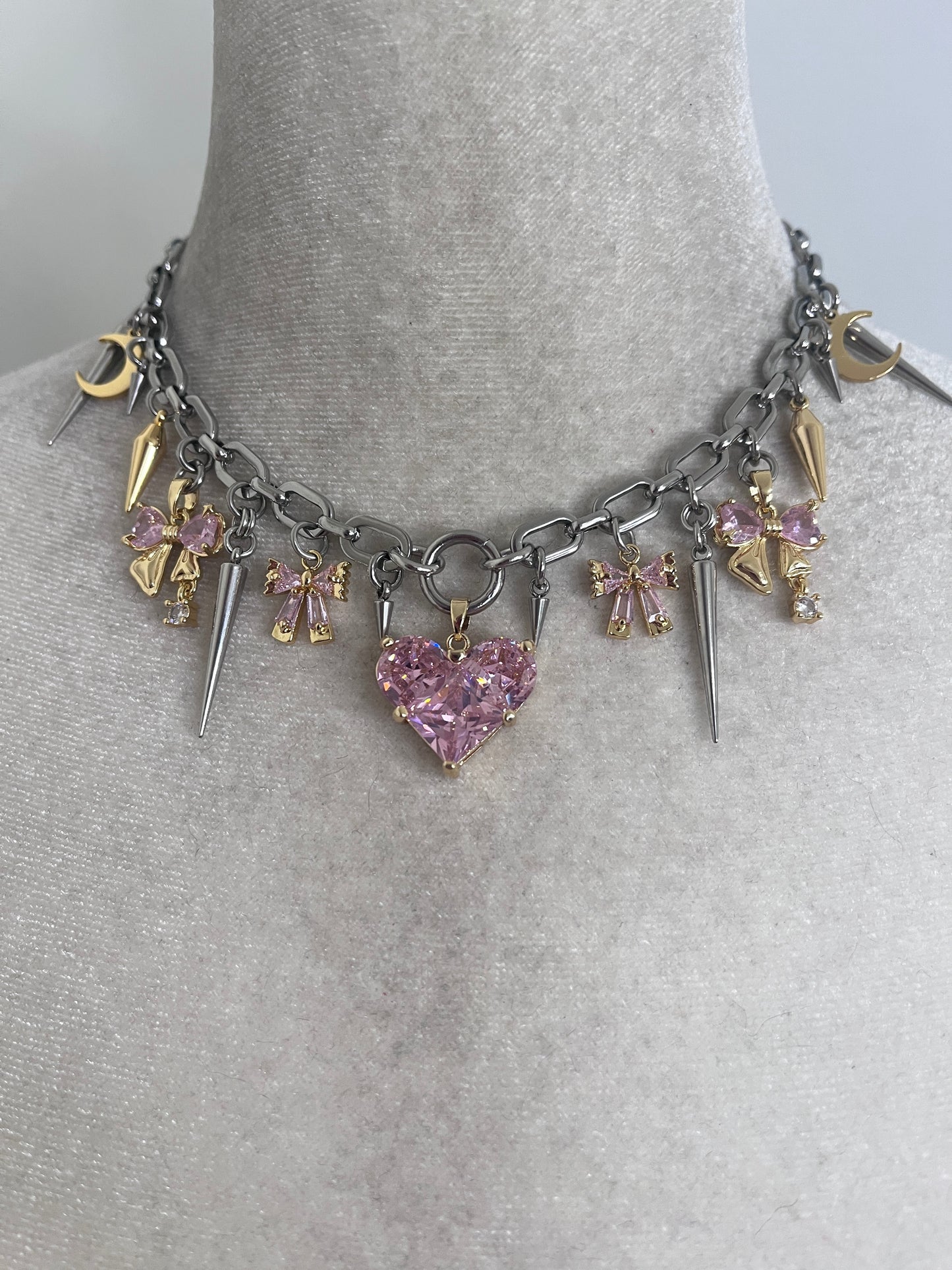This little cutie choker