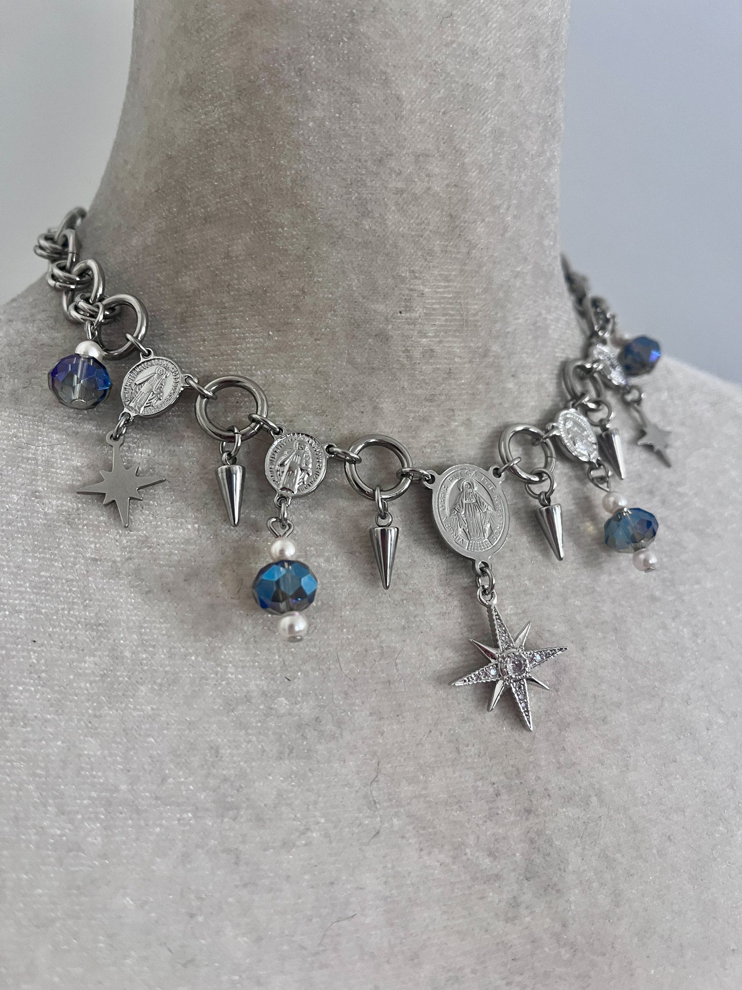 The Starie choker
