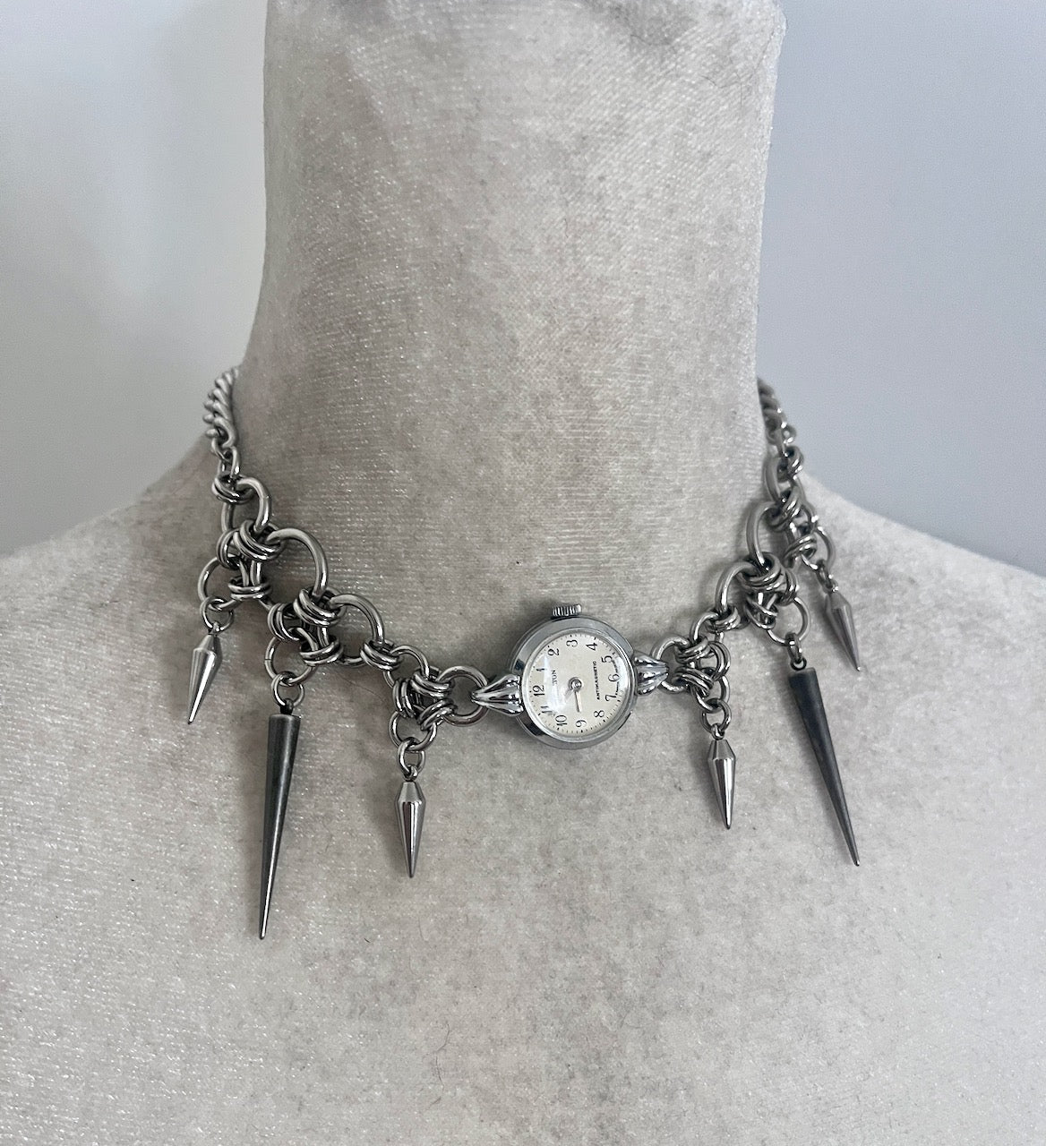 WATCH CHOKERS