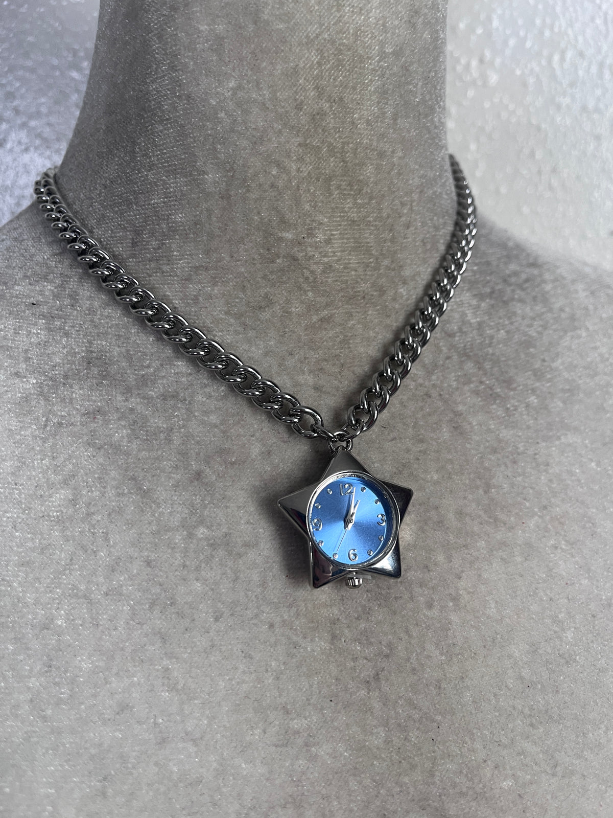 Blue star choker