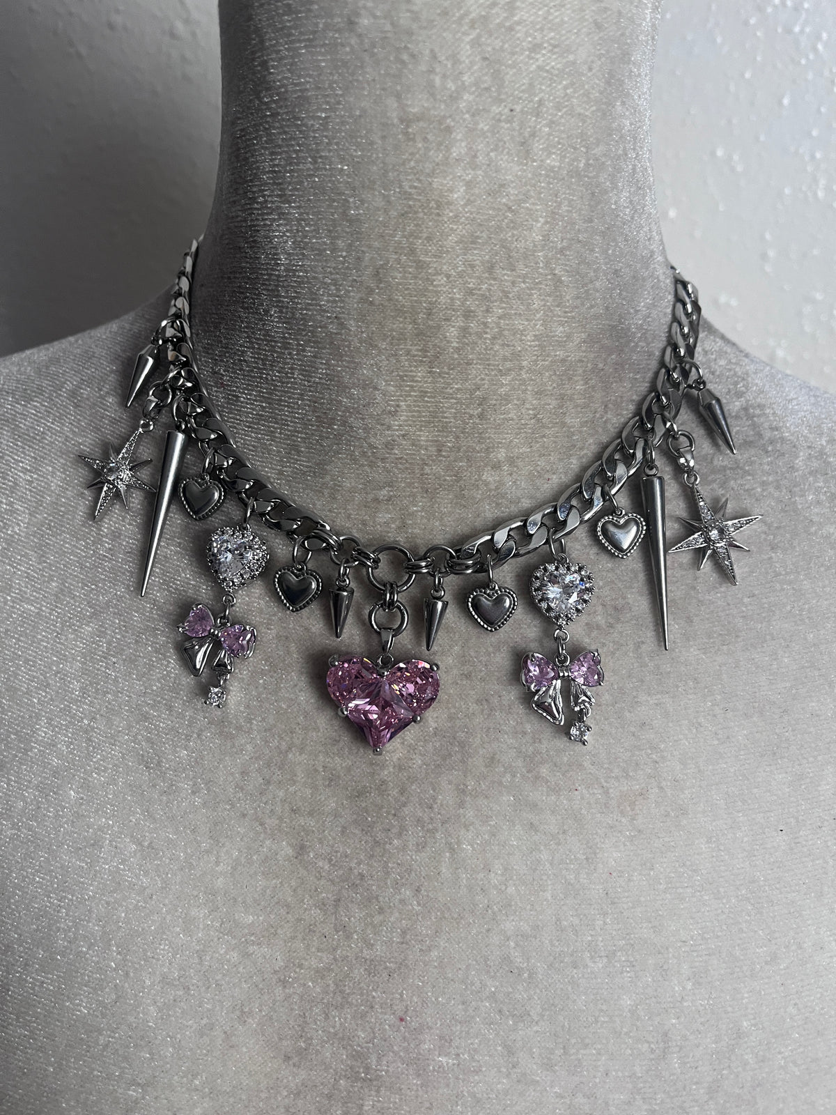 She’s Charm Maxing Heart Choker