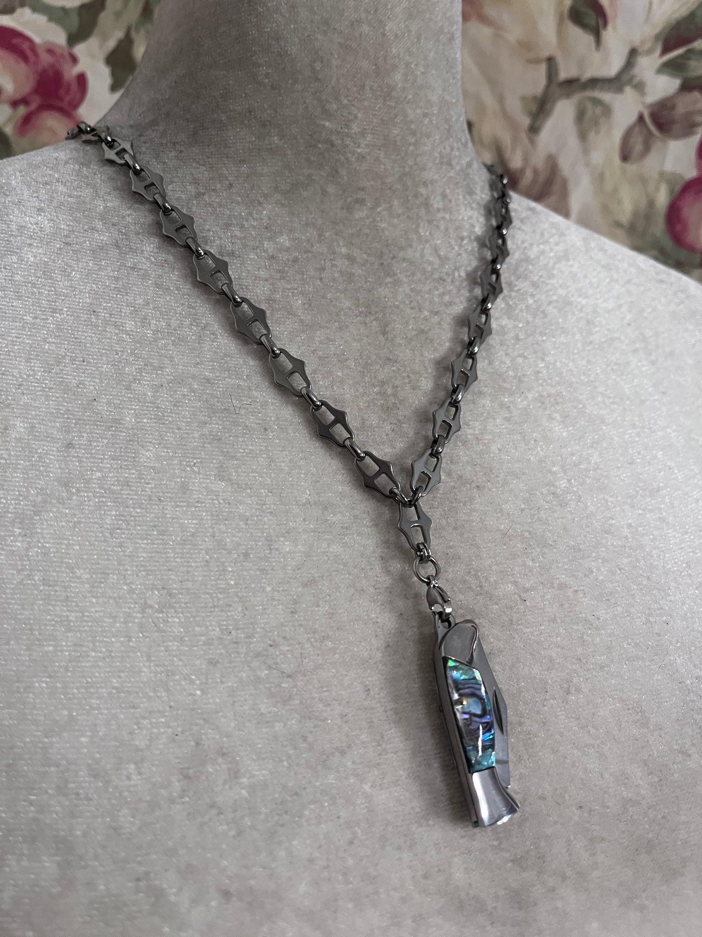 Knife lariat 2