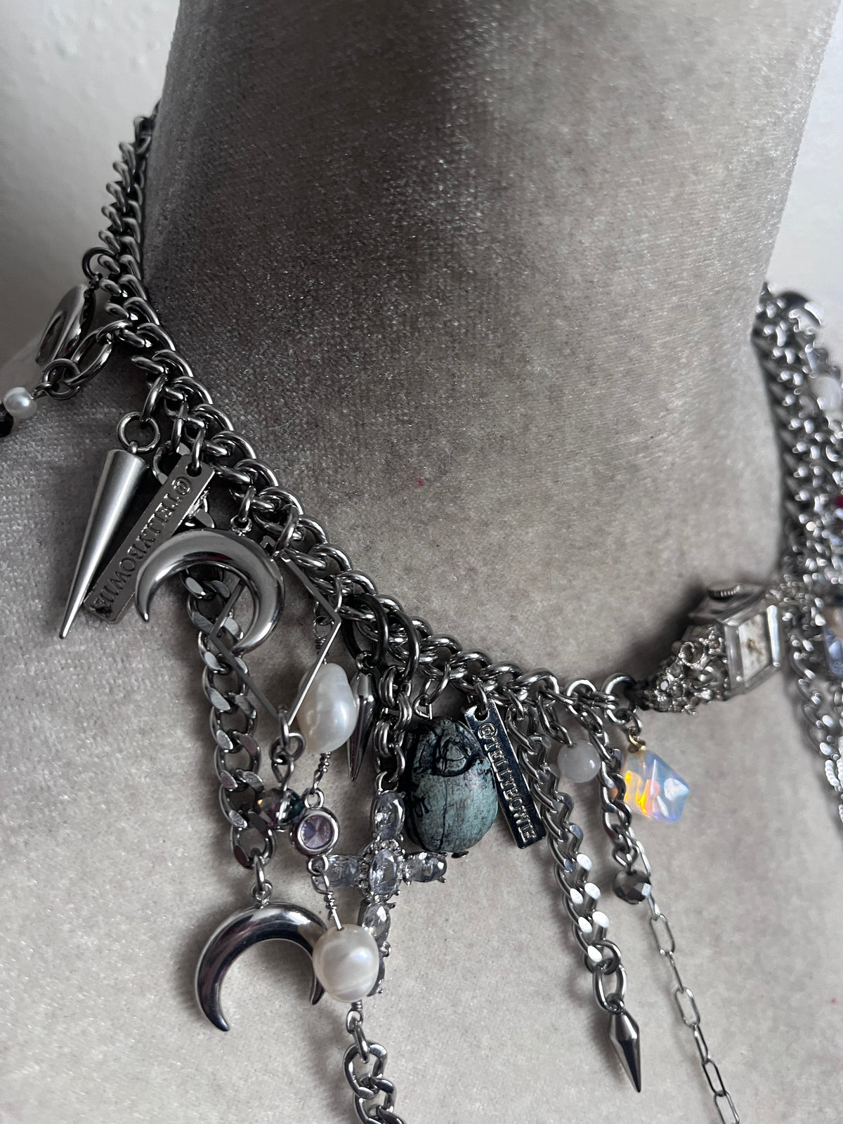 Charm Maxing Watch Choker
