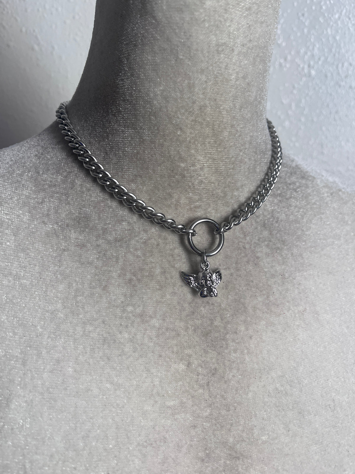 Cherub choker