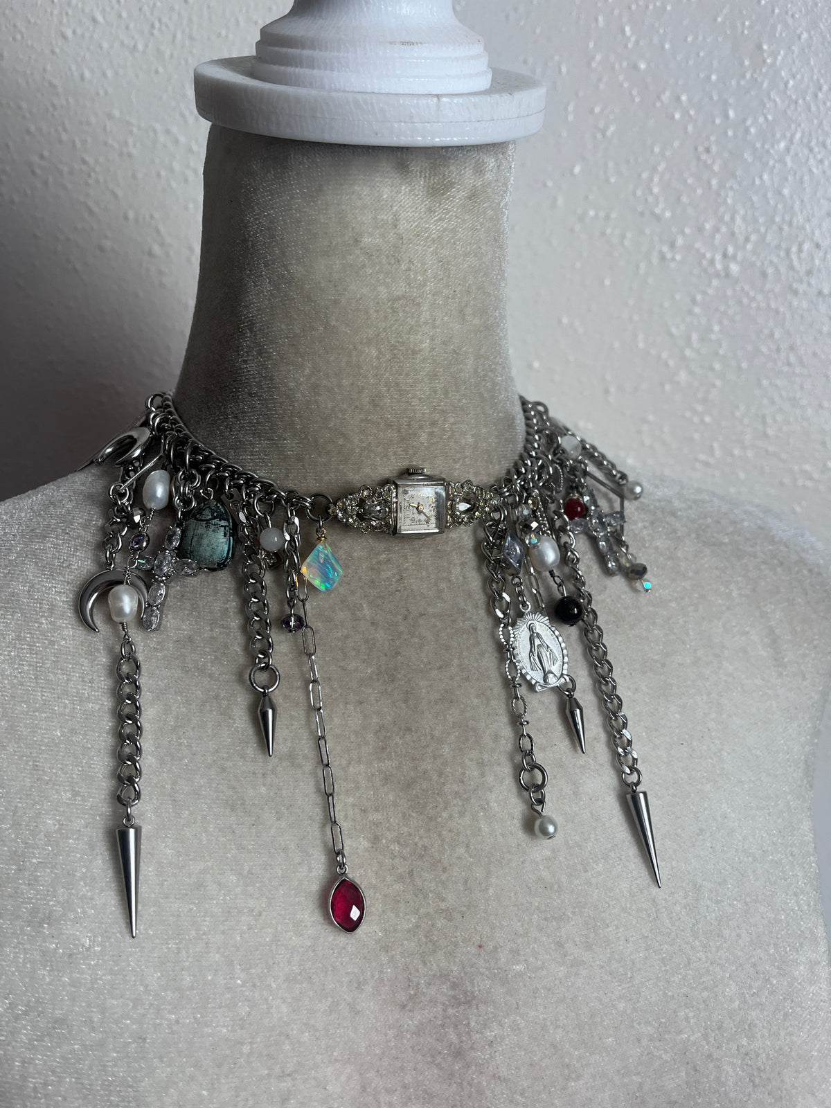 Charm Maxing Watch Choker