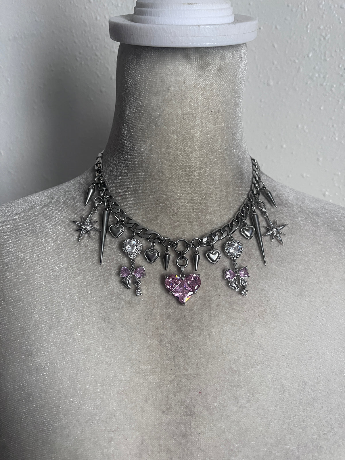 She’s Charm Maxing Heart Choker