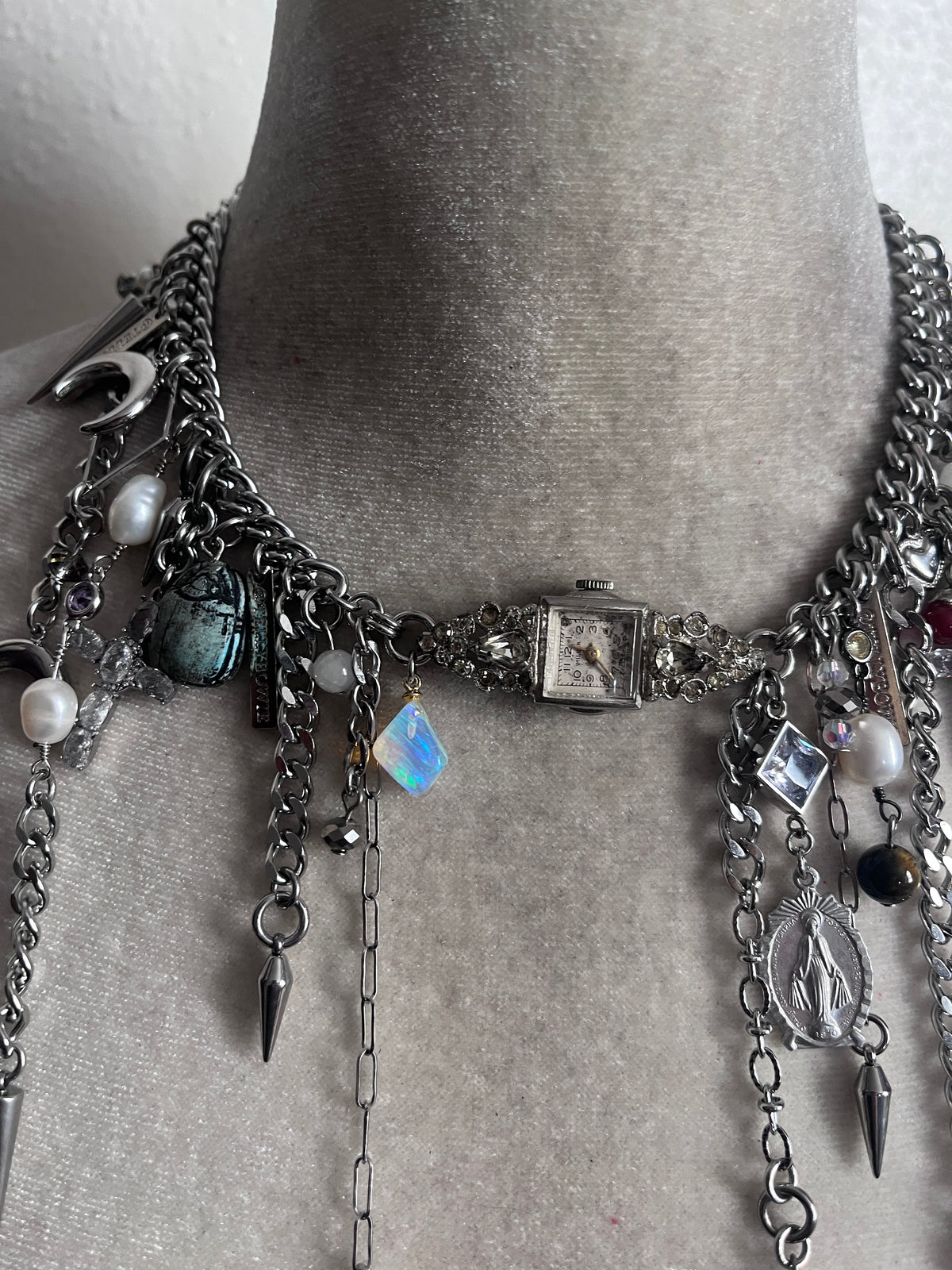 Charm Maxing Watch Choker