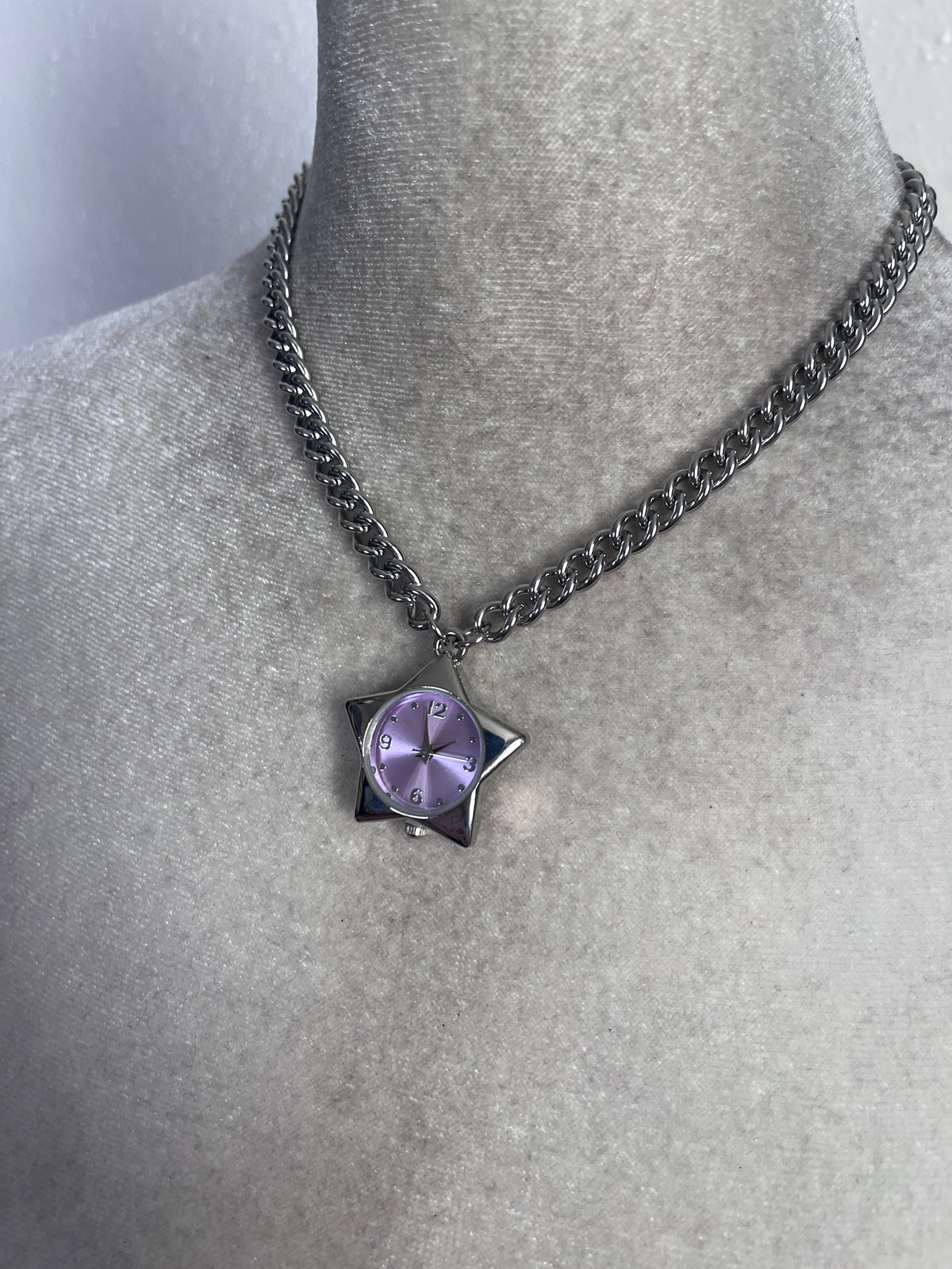 Purple star choker