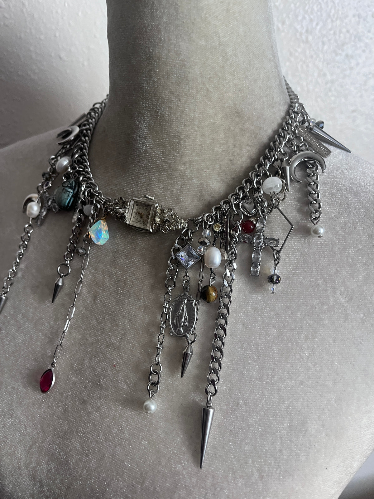 Charm Maxing Watch Choker