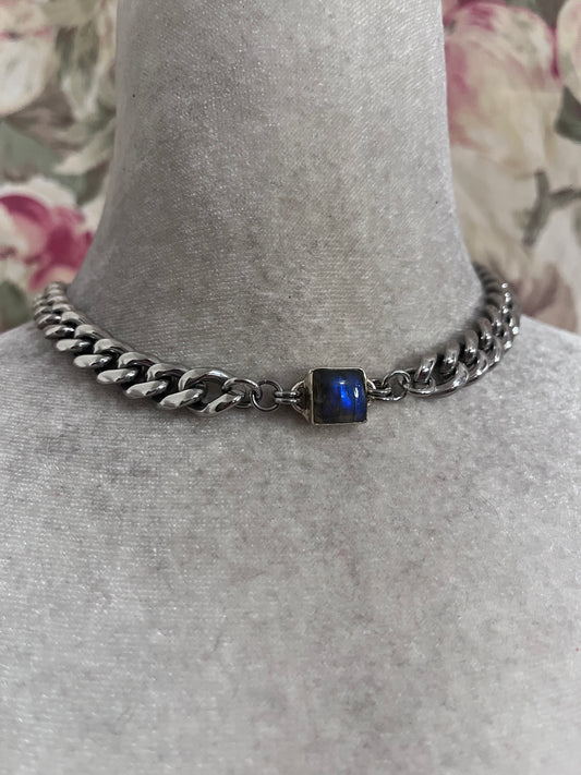 Labradorite choker, a hip square, stainless steel chain