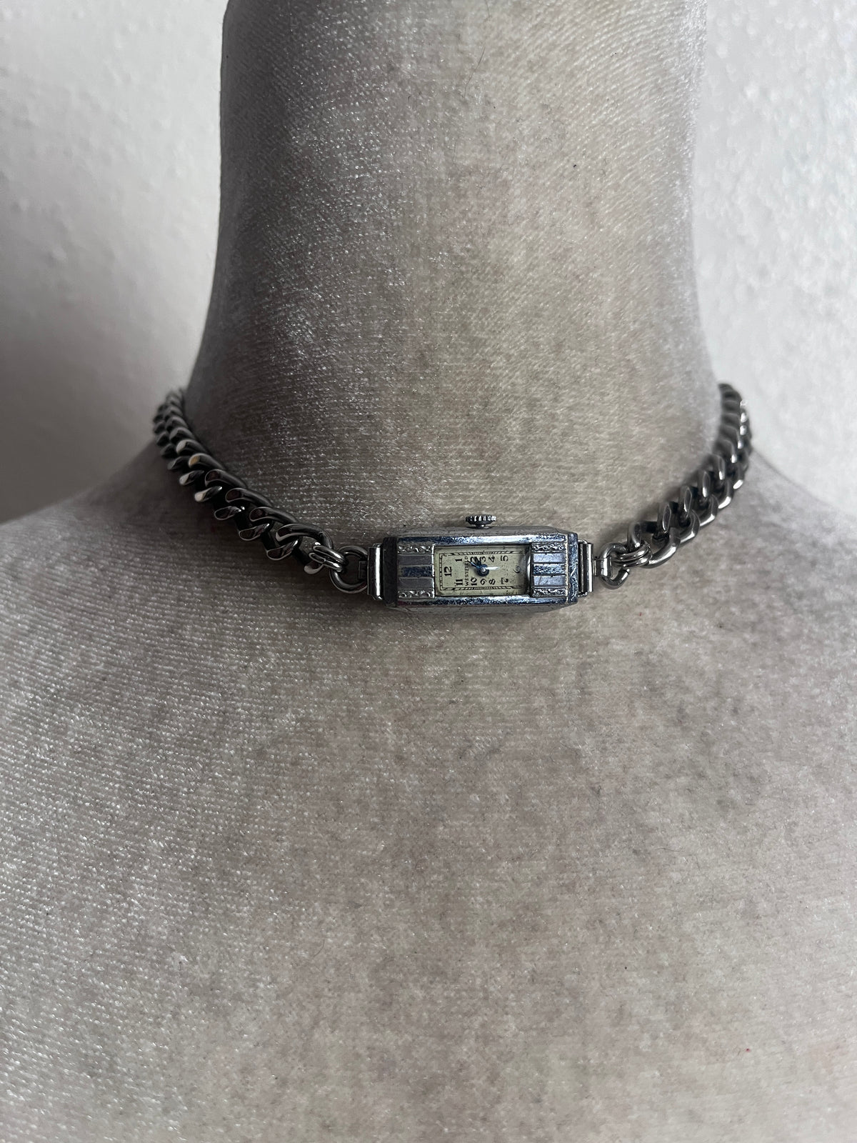 Watch choker