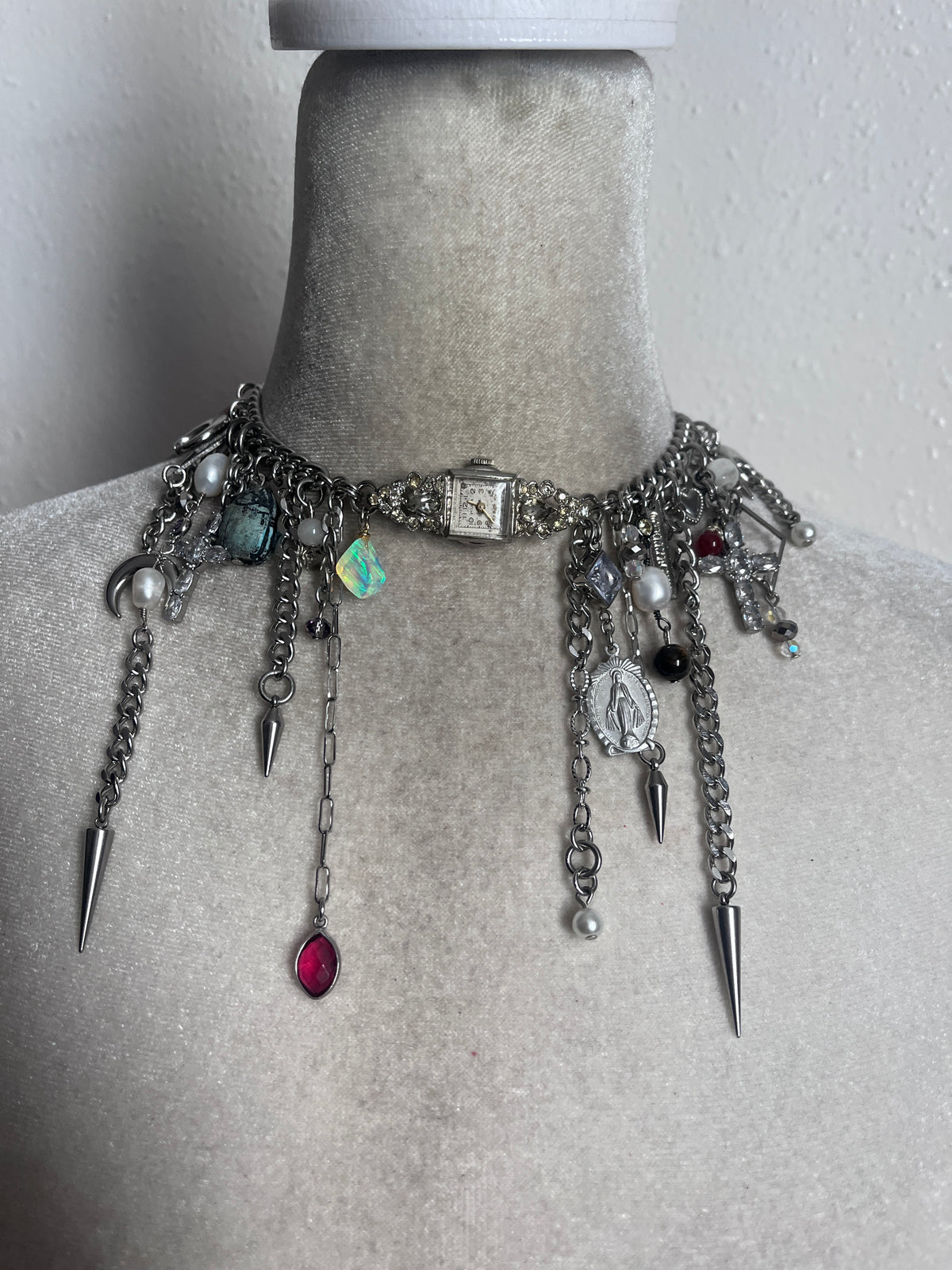 Charm Maxing Watch Choker