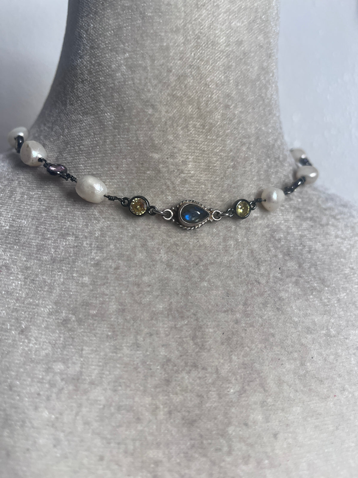 Labradorite & Fresh water pearls choker ￼
