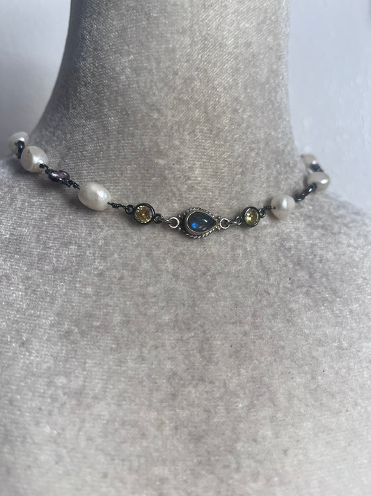 Labradorite & Fresh water pearls choker ￼