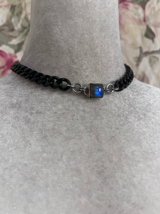 Labradorite choker, a hip square