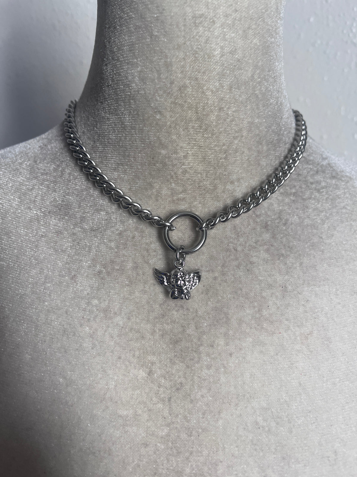 Cherub choker