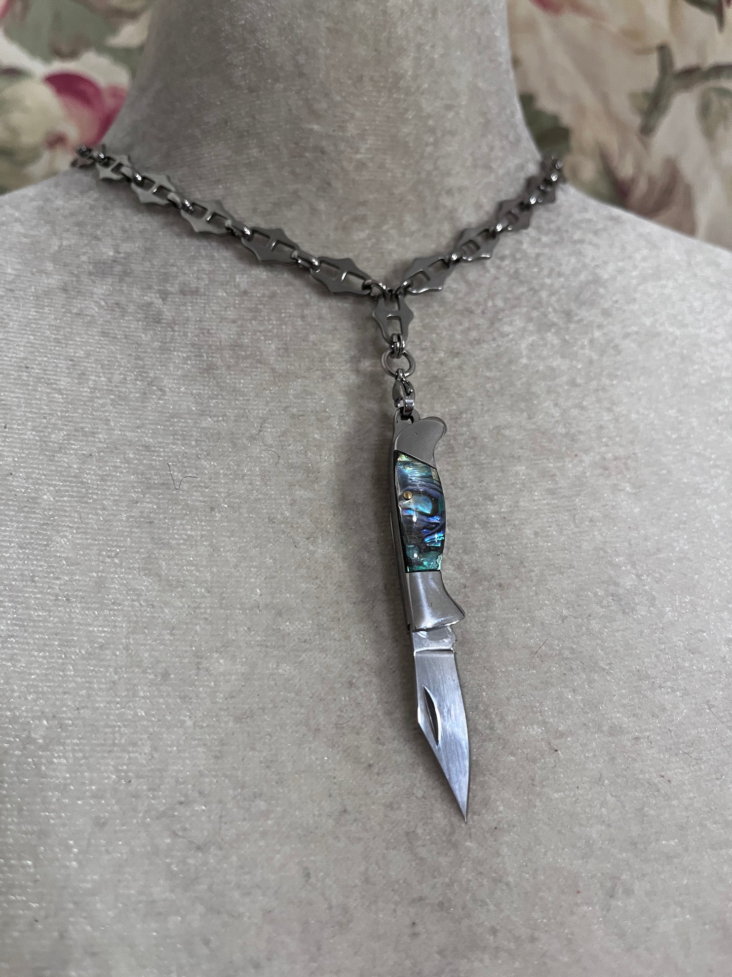 Knife lariat 2