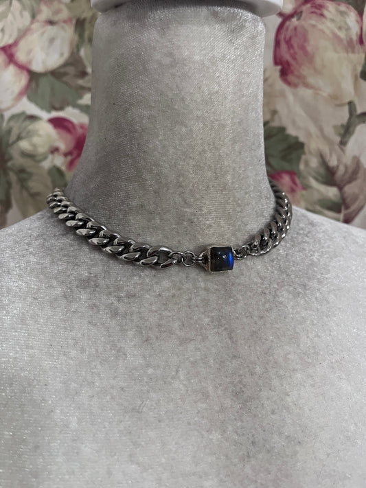 Labradorite choker, a hip square, stainless steel chain