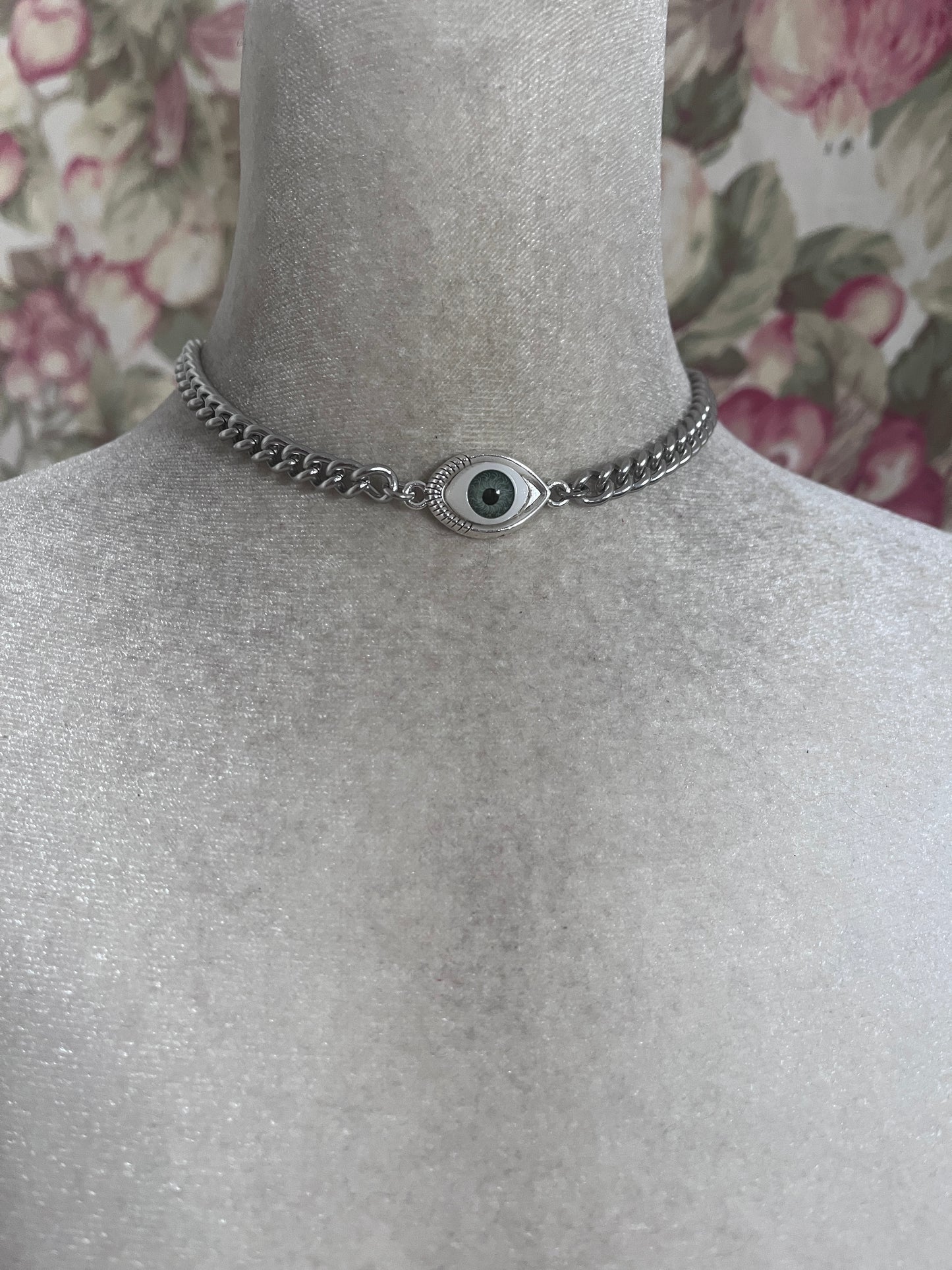 The Green eye choker