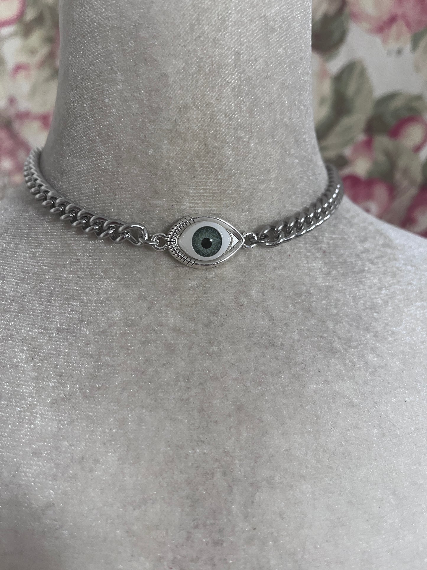 The Green eye choker