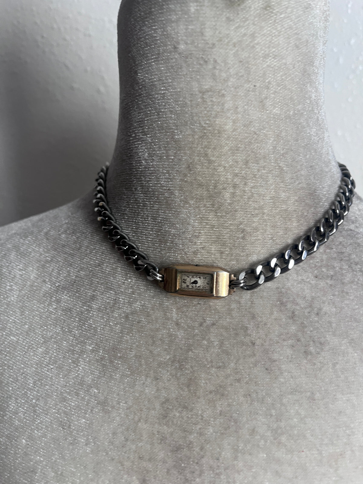 Watch choker