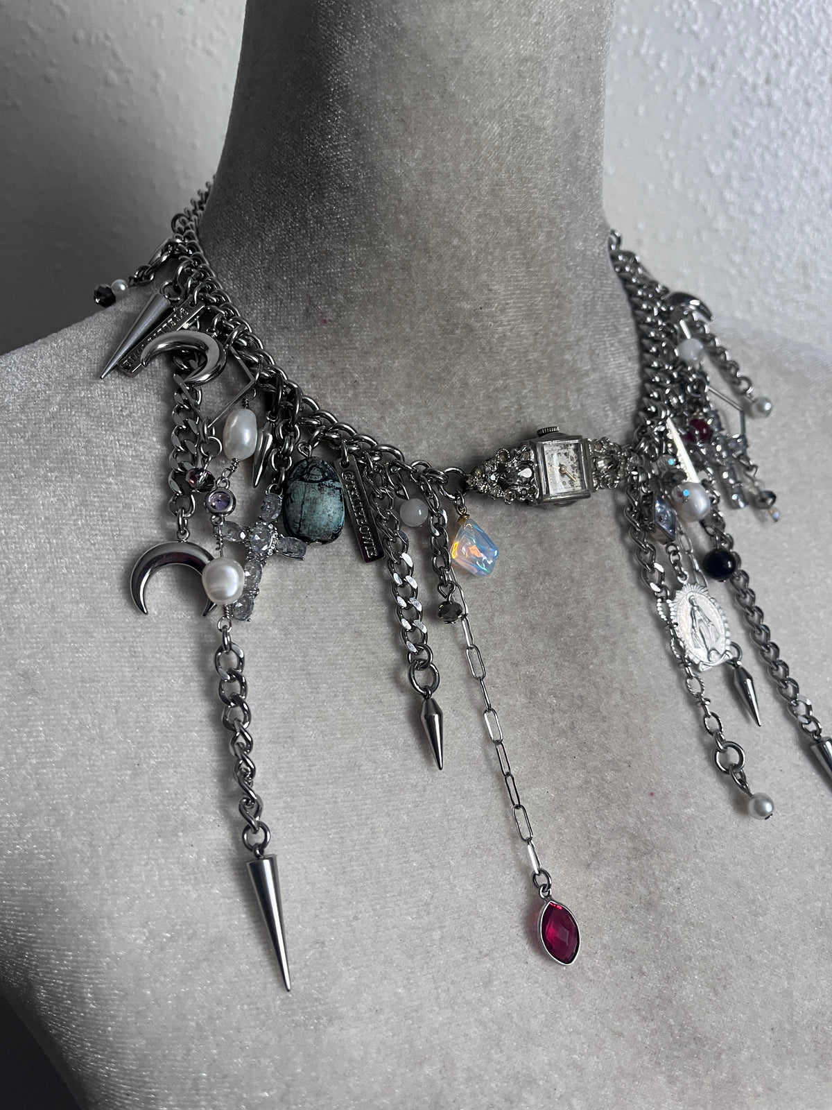 Charm Maxing Watch Choker