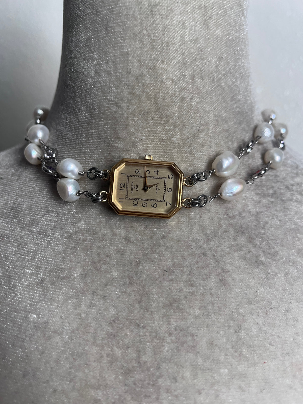 Sirens choker