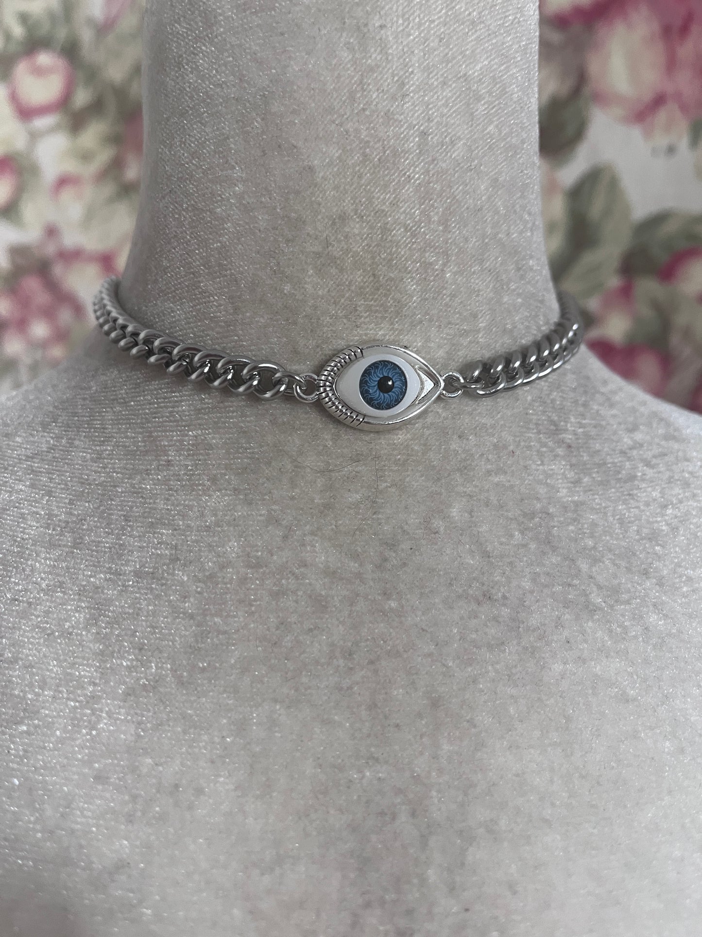 The baby blue eye choker