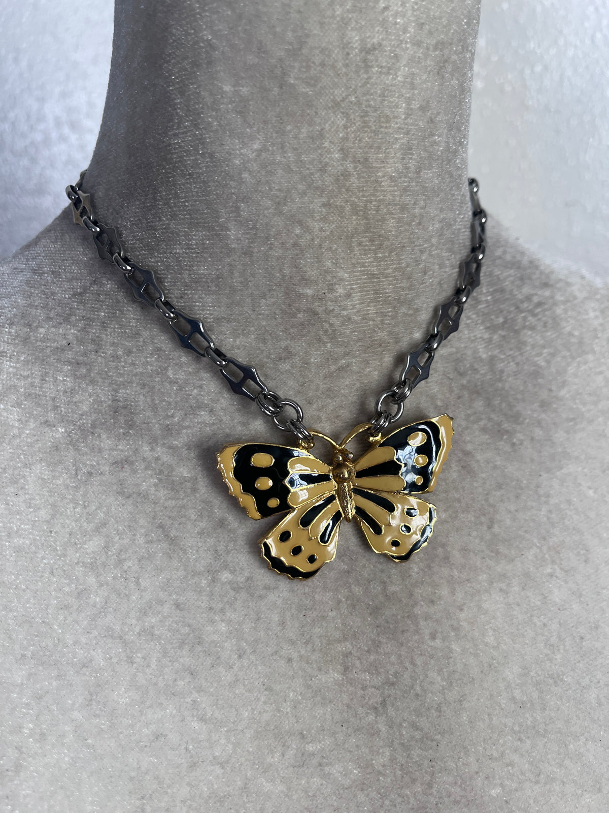 Hello butterfly choker