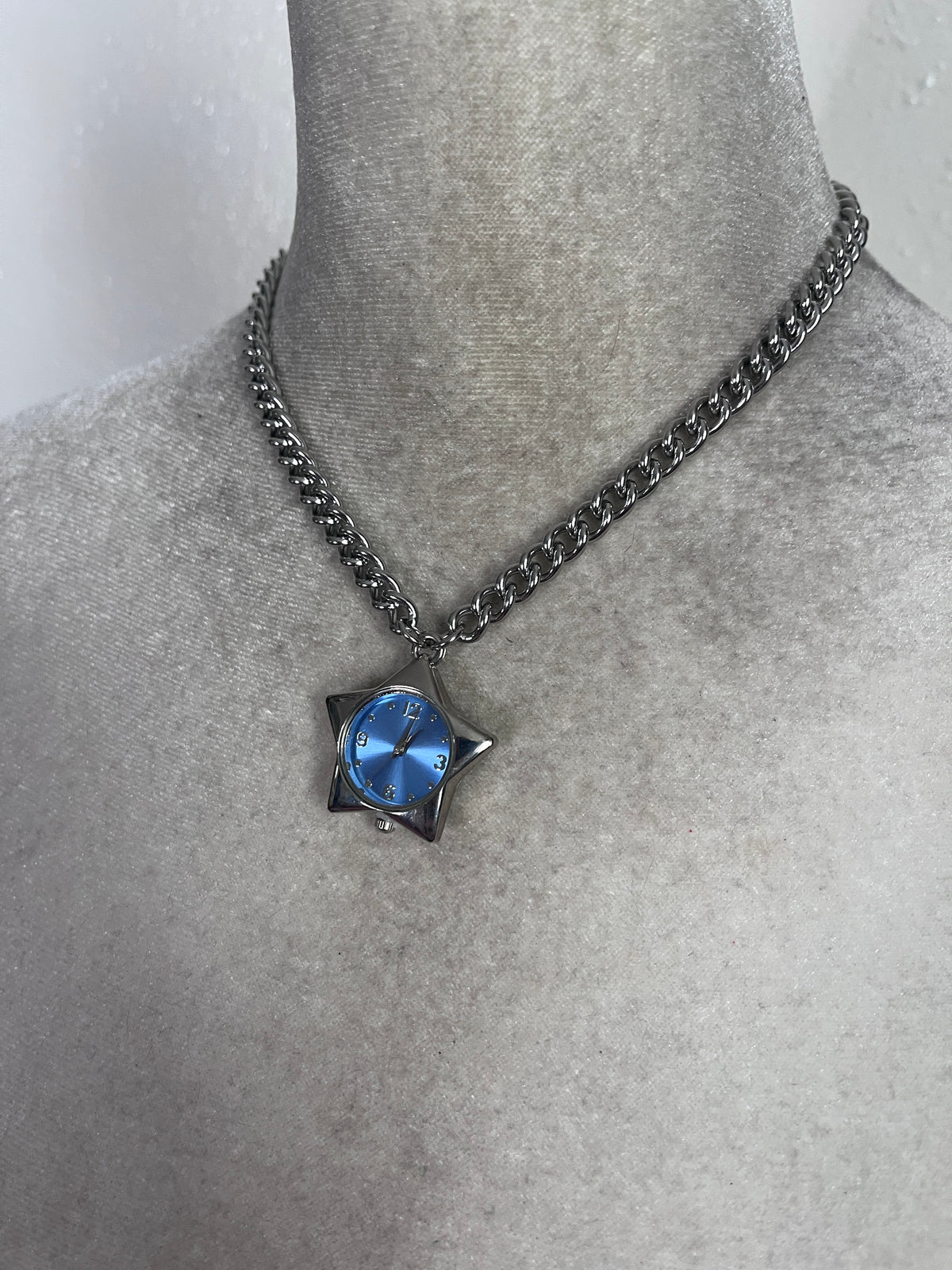 Blue star choker