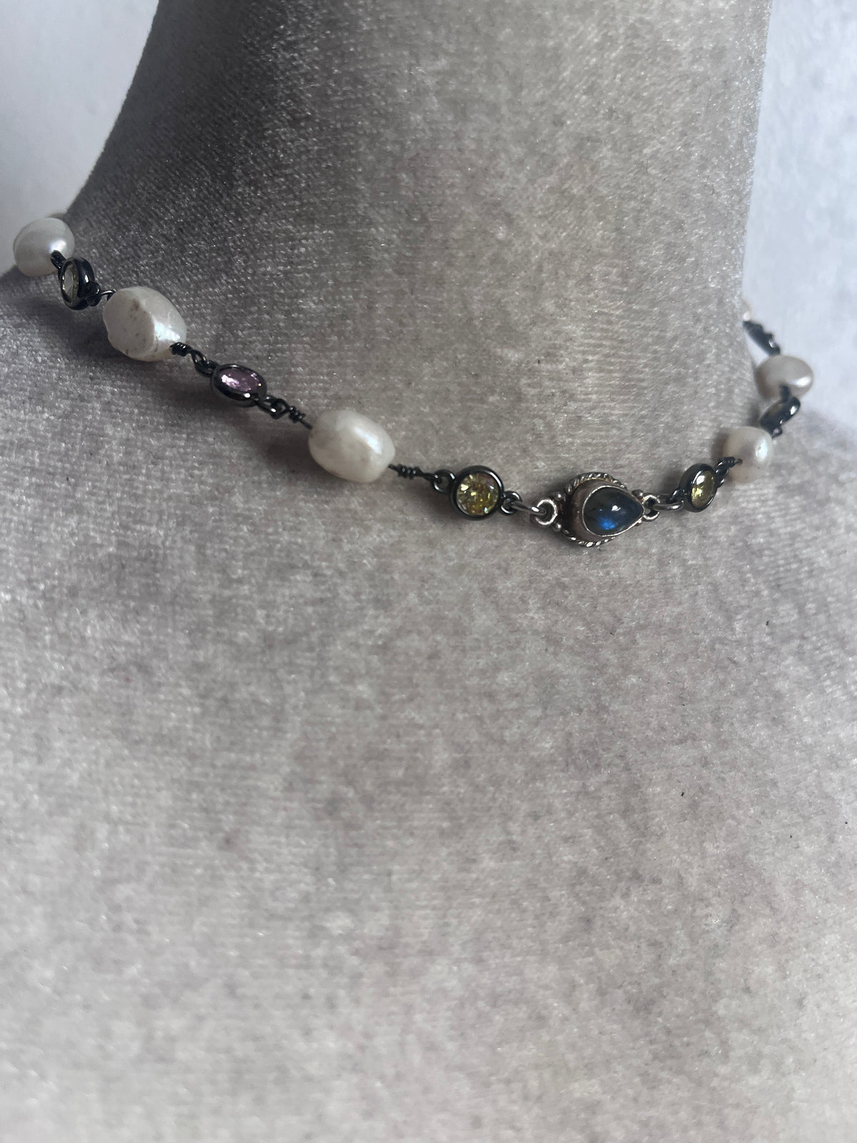Labradorite & Fresh water pearls choker ￼