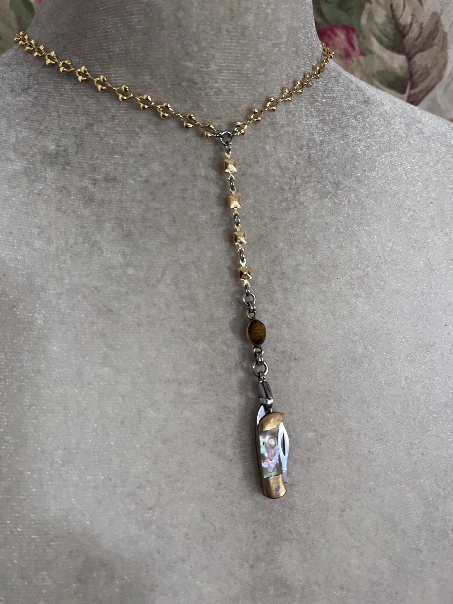 Lucky Tigers eye knife