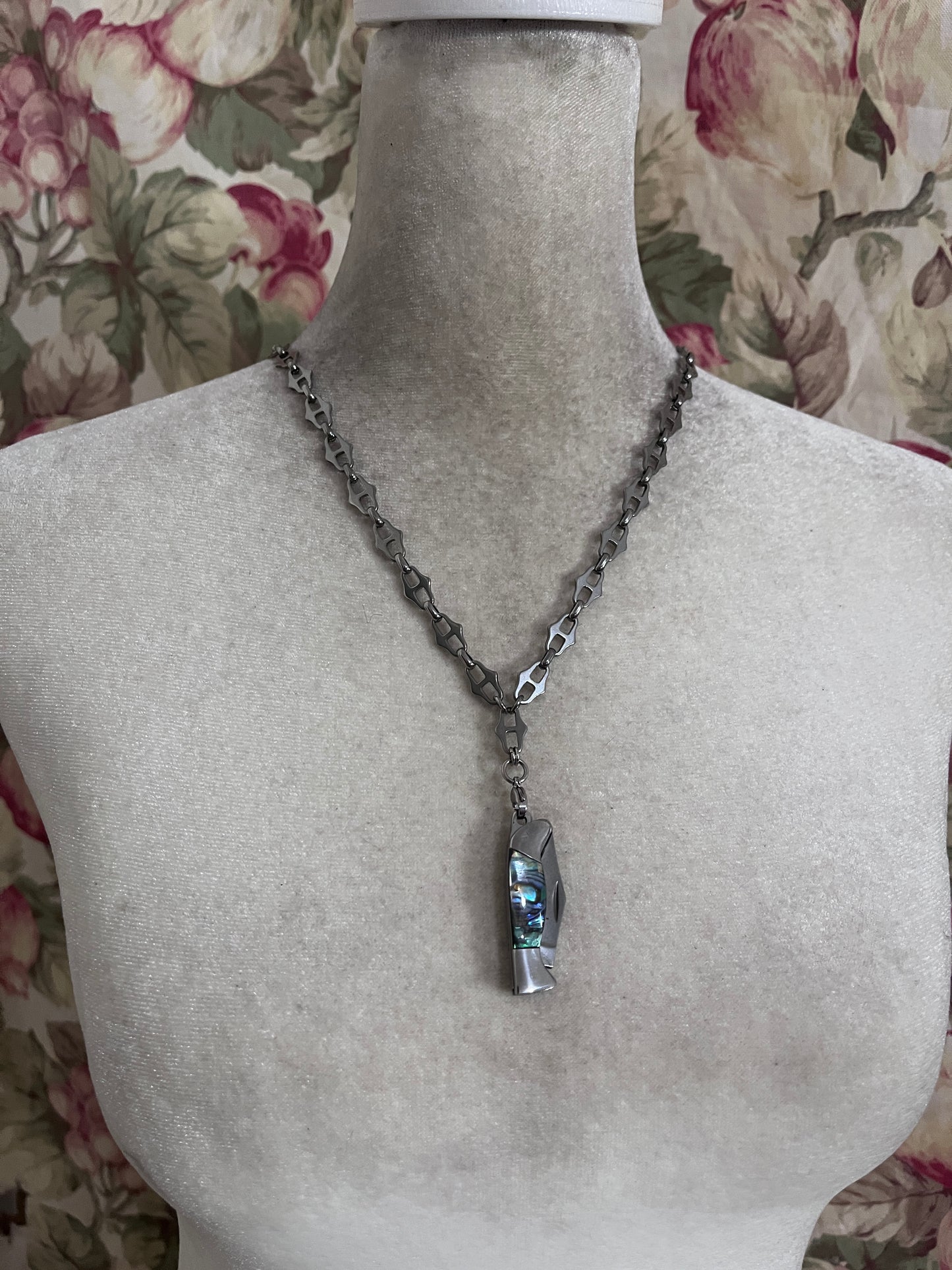 Knife lariat 2