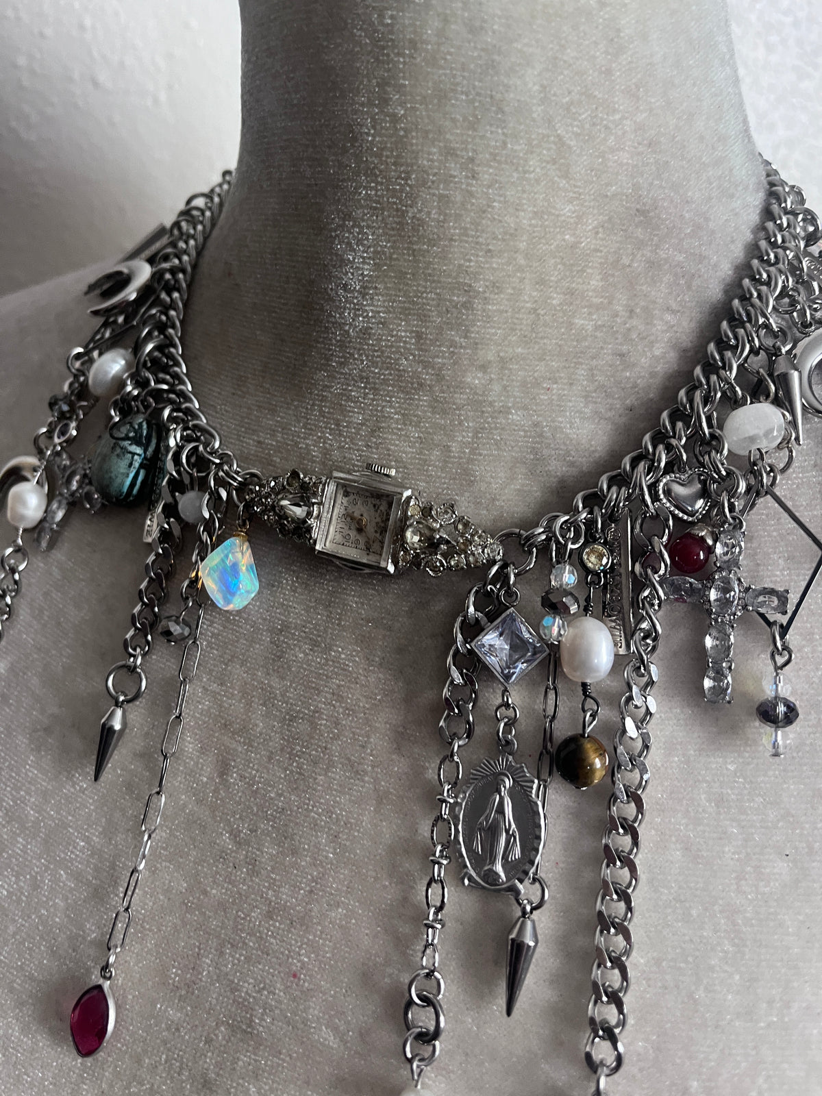 Charm Maxing Watch Choker