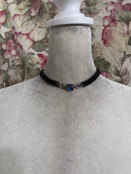 Labradorite choker, a hip square