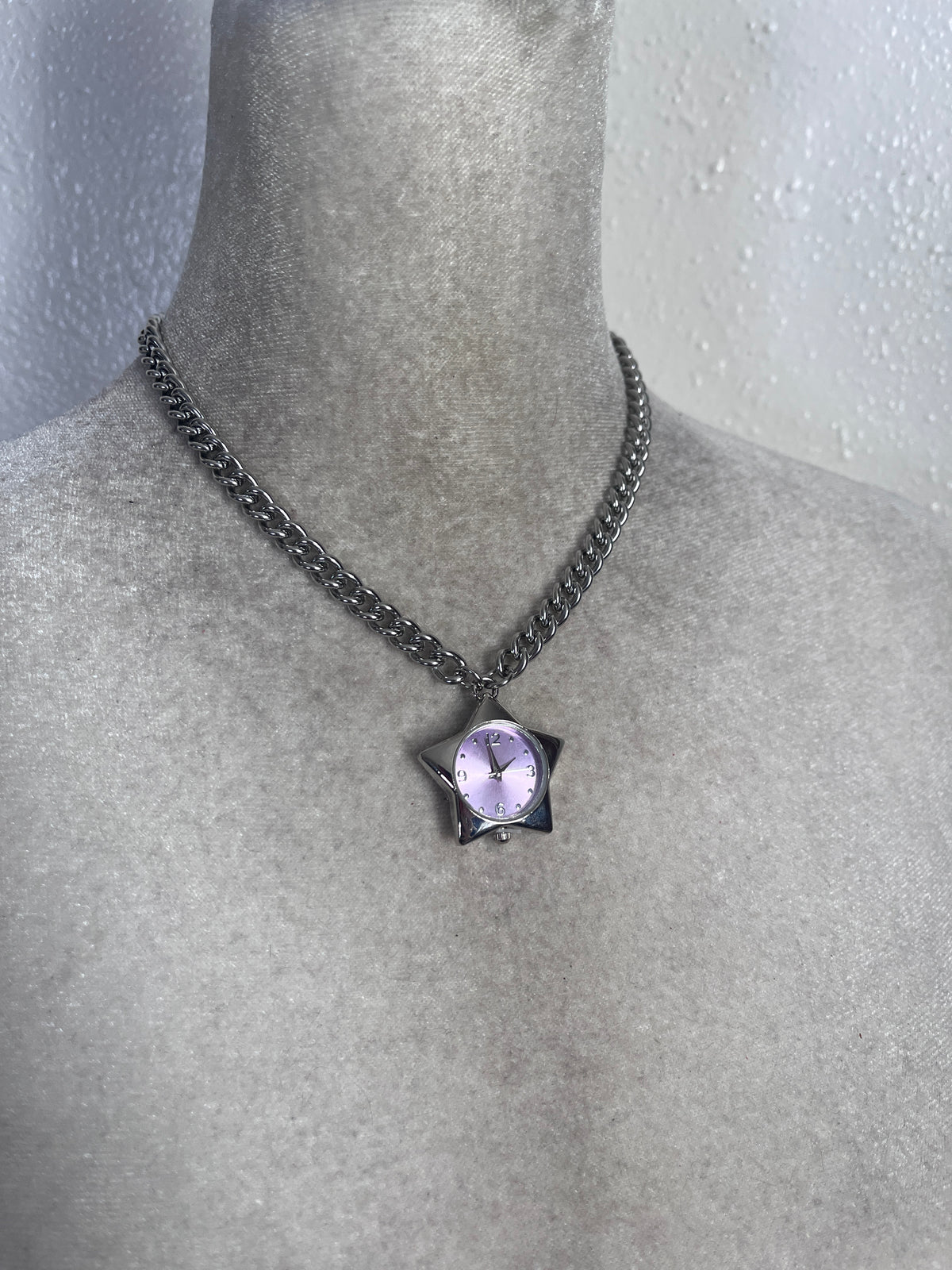 Purple star choker