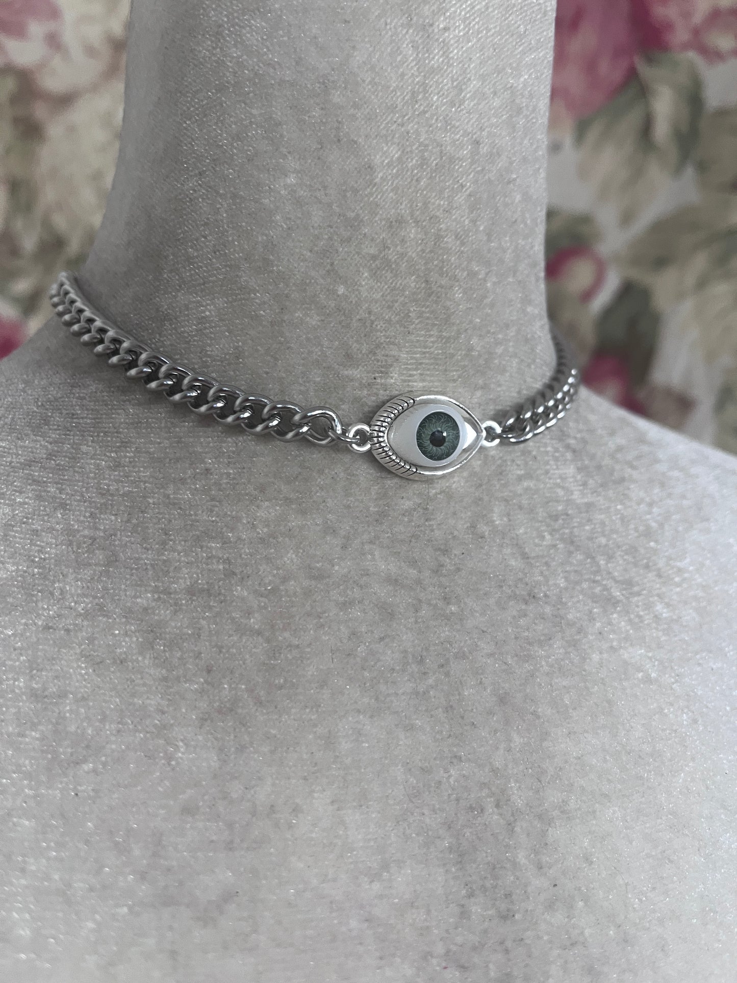 The Green eye choker